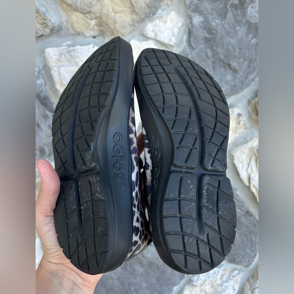 Oofos OOmg Eezee Low Sneakers Womens 6.5 Recovery Shoes Leopard Print Cushioned - Picture 5 of 6